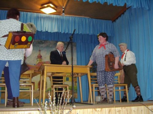 Hraje celá dědina aneb S veselou myslí na nesmysly. - 18.3.2006